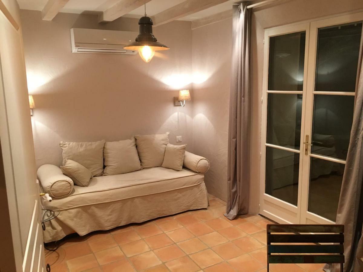 Bed and Breakfast Le Champmazet Ла Рокет-Сюр-Сиань Экстерьер фото